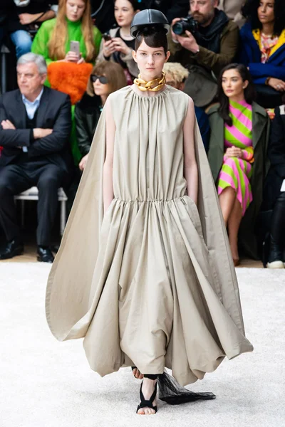 Look 10